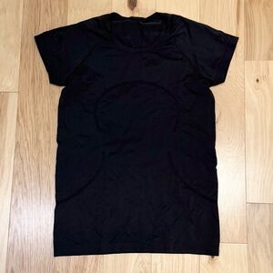 LIKE NEW Lululemon Women’s Swiftly Tech 2.0 Short Sleeve Athletic Shirt